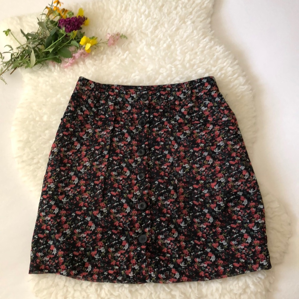 Button down floral skirt 💐